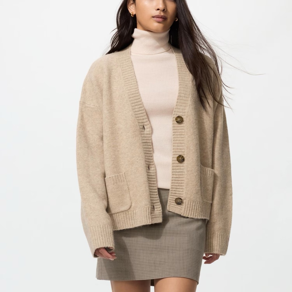 BNWOT Uniqlo Beige Soufflé Yarn Short Cardigan